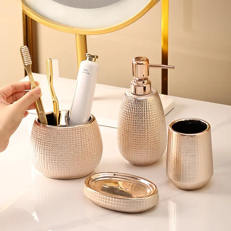 Zara Home Bathroom - Zestaw akcesoriów łazienkowych w kolorze różowego