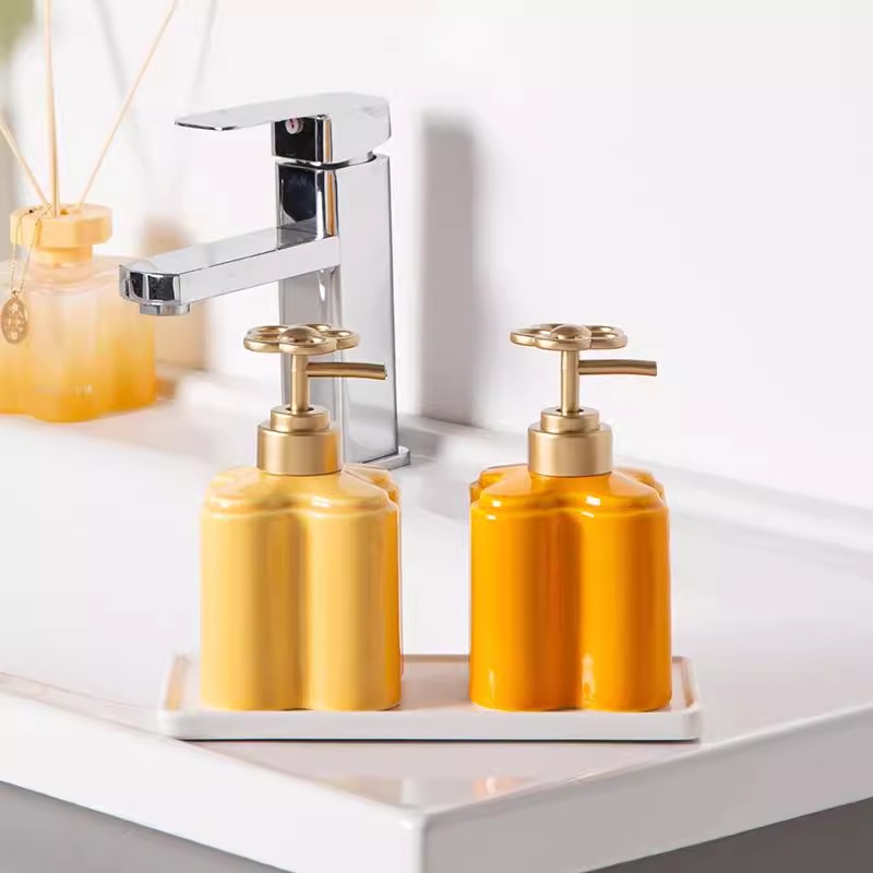 Nowoczesna pomarańczowa kwiato – Zara Home Bathroom recenzja i cena